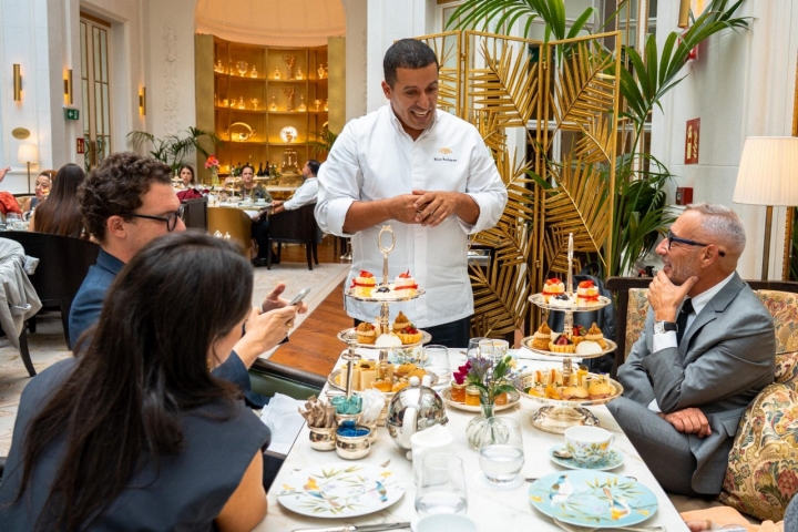Brian Rodríguez, jefe de cocina, explica cada creación.