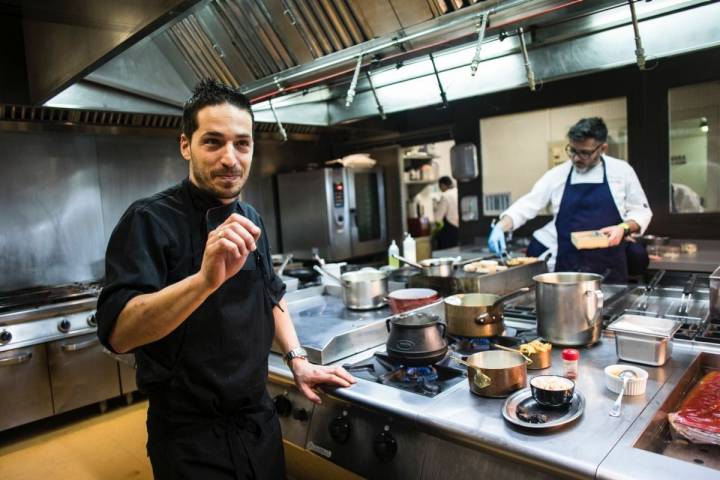 El cocinero nos cuenta todos los secretos de esta receta.