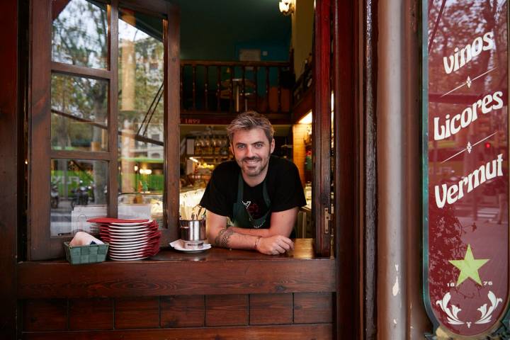 Tomás Abellán, propietario del 'Bar Alegría'.