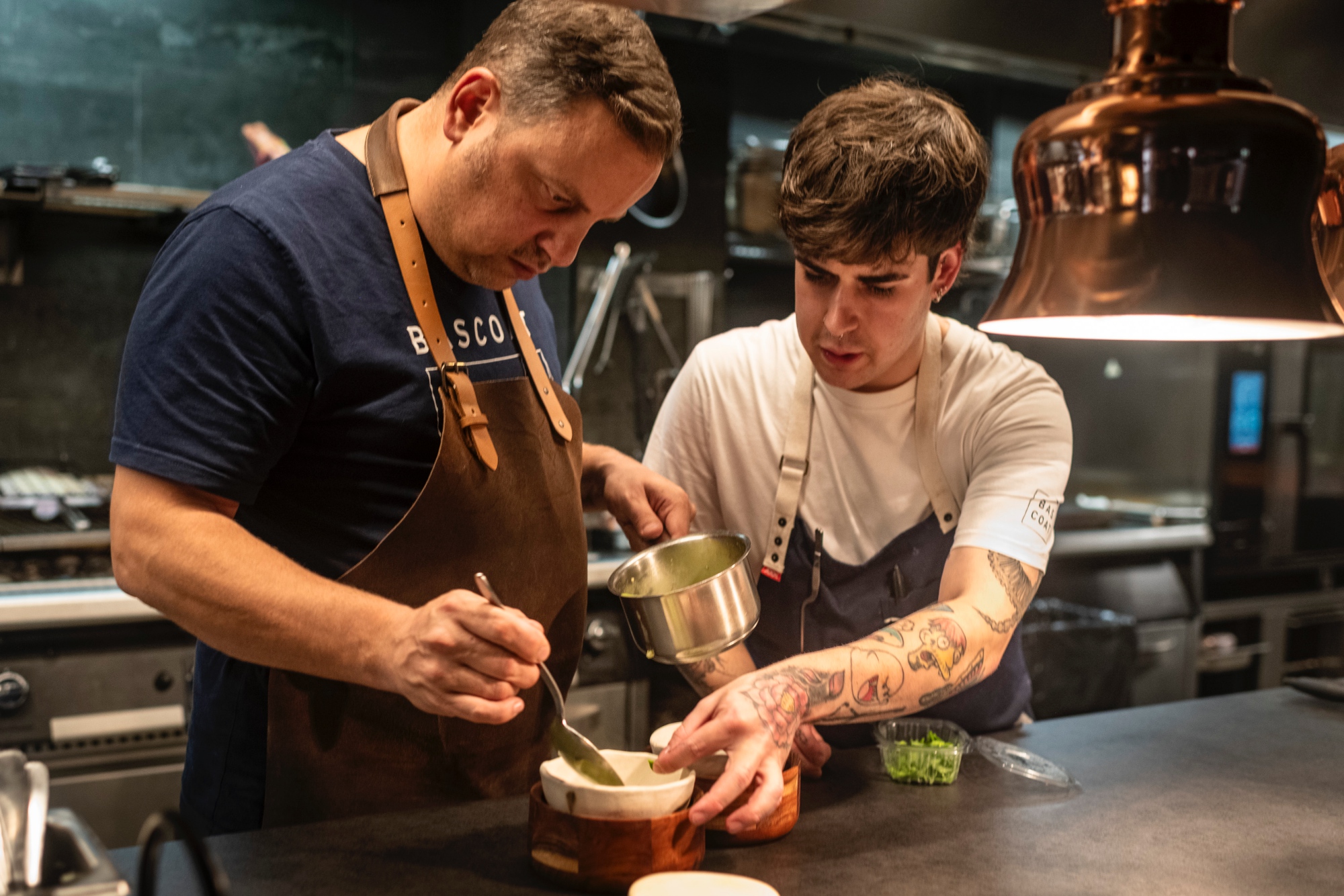 Rodrigo en cocina.