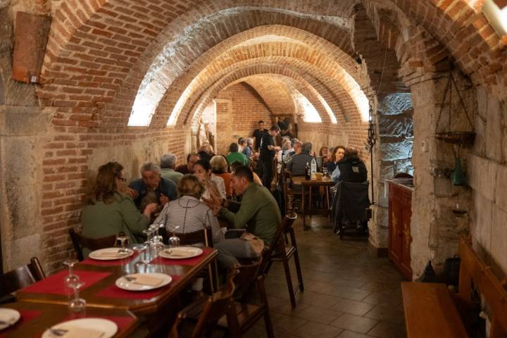 Comedor de la bodega Pámpano en El Perdigón (Zamora)