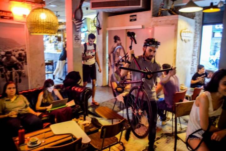 Bicis, cafés, repostería artesanal... ¡El clelo en la Tierra de los modernos!