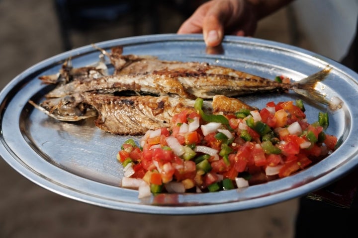 También pescado a la plancha con su aliño.
