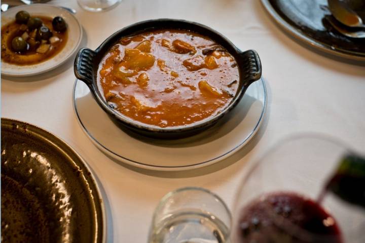 Callos, uno de los platos estrella, meloso y perfectamente condimentados.