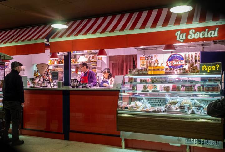 Puesto en el zaragozano Mercado de San Miguel de 'La Social 1960'.