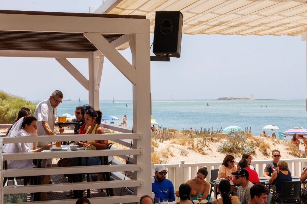 La playa prodigio de los chiringuitos