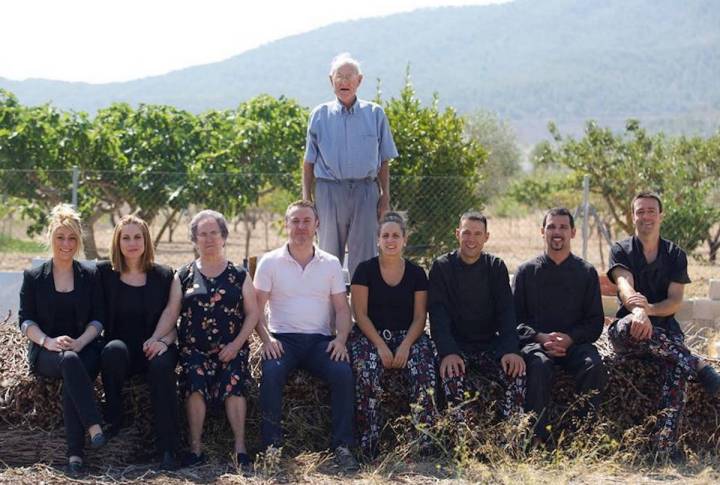 No falta ni uno de la familia en el equipo de Casa Elías/ Foto: Facebook de Casa Elías.