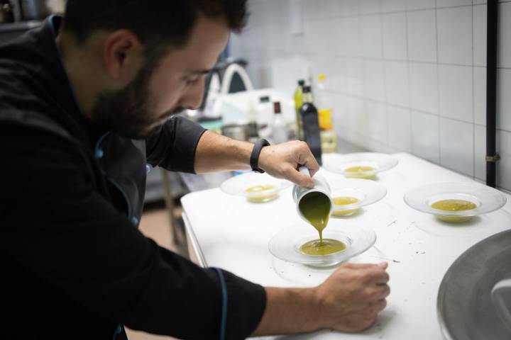 Momentos de la preparación del Gazpacho verde, de Alejandro Gómez Rodríguez.