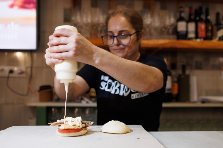 Caballa, tomate y toque de mahonesa, tres ingredientes que casan a la perfección..