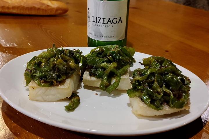 Bacalao frito 'piperrada'