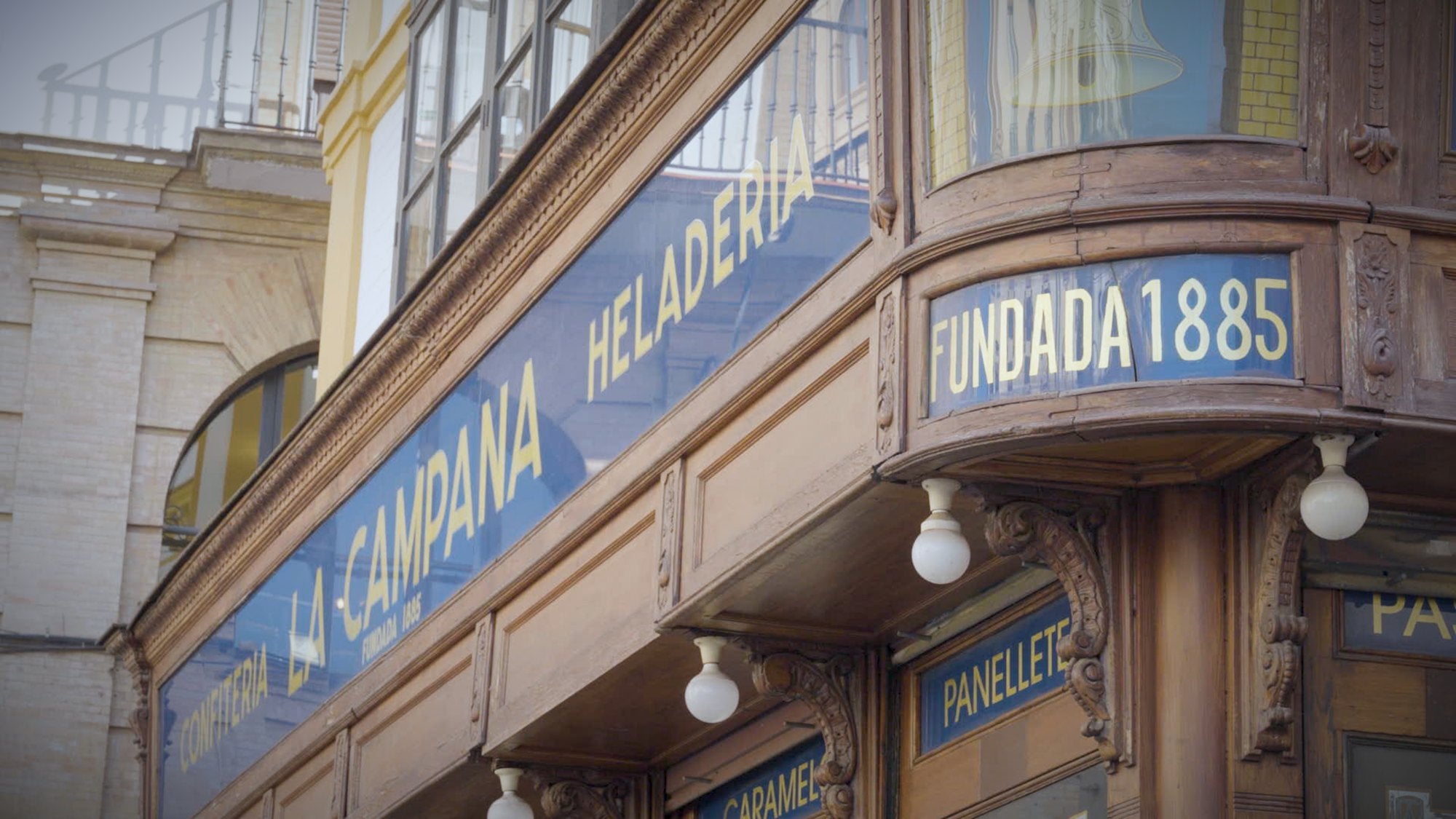 Fachada de 'La Campana' (Sevilla)