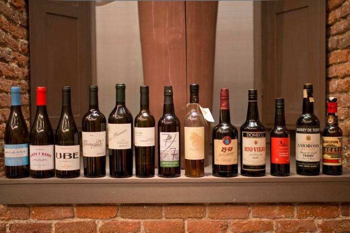 Las botellas de los vinos que se prueban durante la cena, entre las que hay joyas.