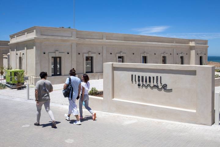 Entrada a 'El Cuartel del Mar'.