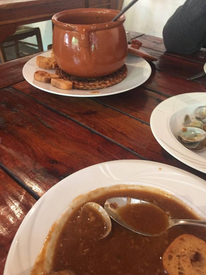 La espectacular sopa de pescado de Arroenia. Foto: Hasier Etxeberria.