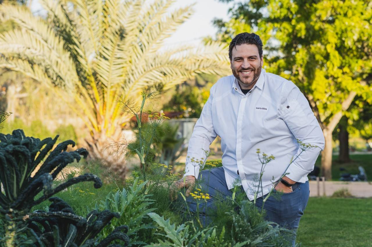 Xanty Elías hace de su antigua casa familiar un proyecto de sostenibilidad con 'Finca Alfoliz'.