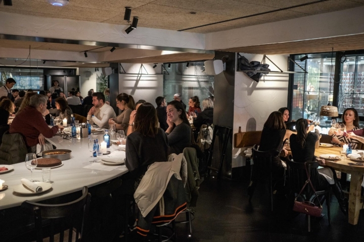 Ambiente de la sala de Fismuler Andorra durante las noches.