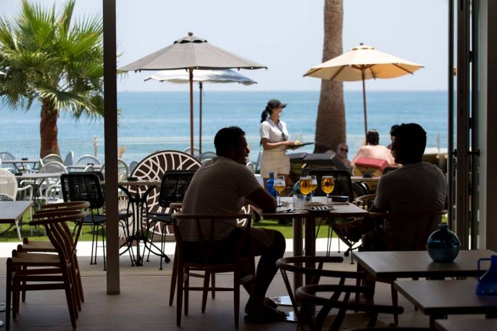 El ambiente del chiringuito es de lo más tropical.