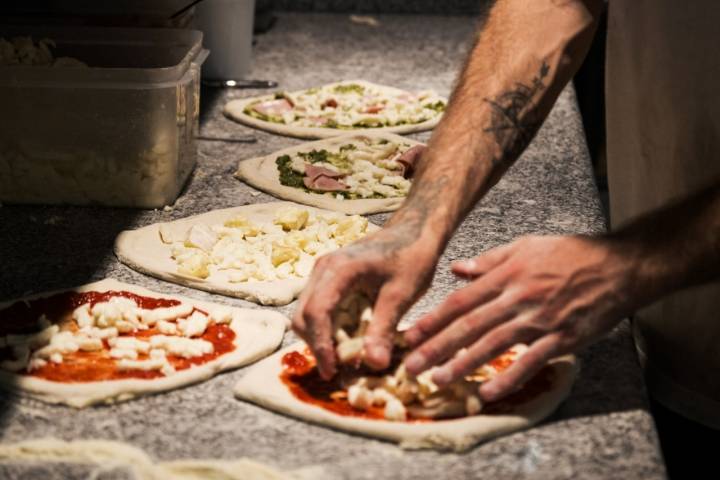 Muchos de los ingredientes de las pizzas se elaboran en el propio restaurante.