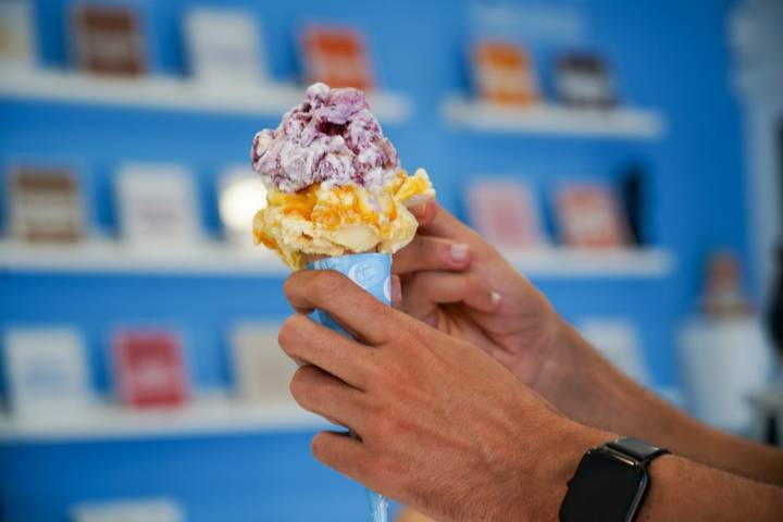 Helado en la heladería Helados de Luna (Somo, Cantabria)