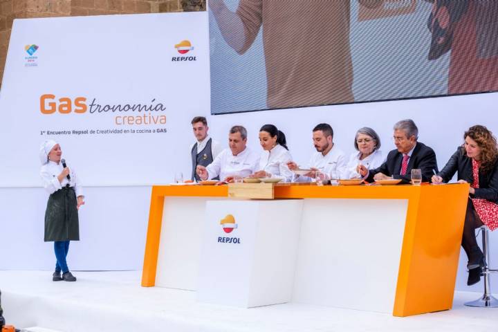 María Ritter, directora de la Guía Repsol, el historiador Fernando Rueda y cuatro chefs andaluces probaron en directo los 28 platos de gurullos.