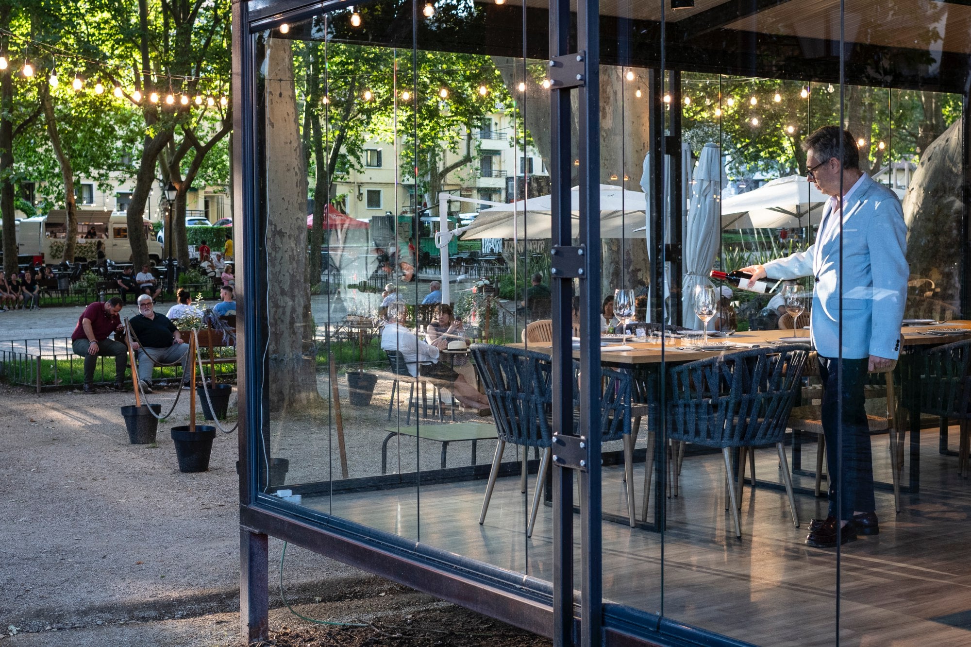 El Invernadero está levantado sobre el mismo parque.