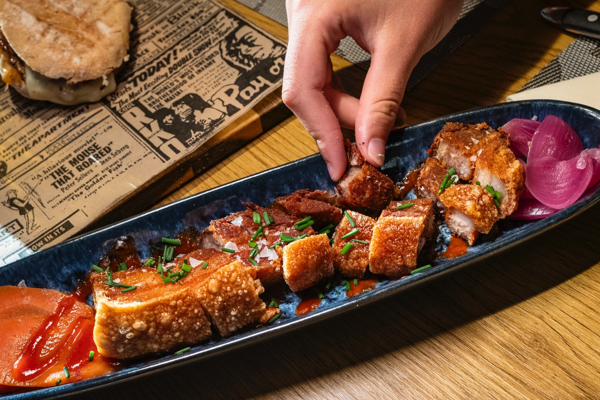 Colesterol "torreznos" con sus encurtidos picantitos.