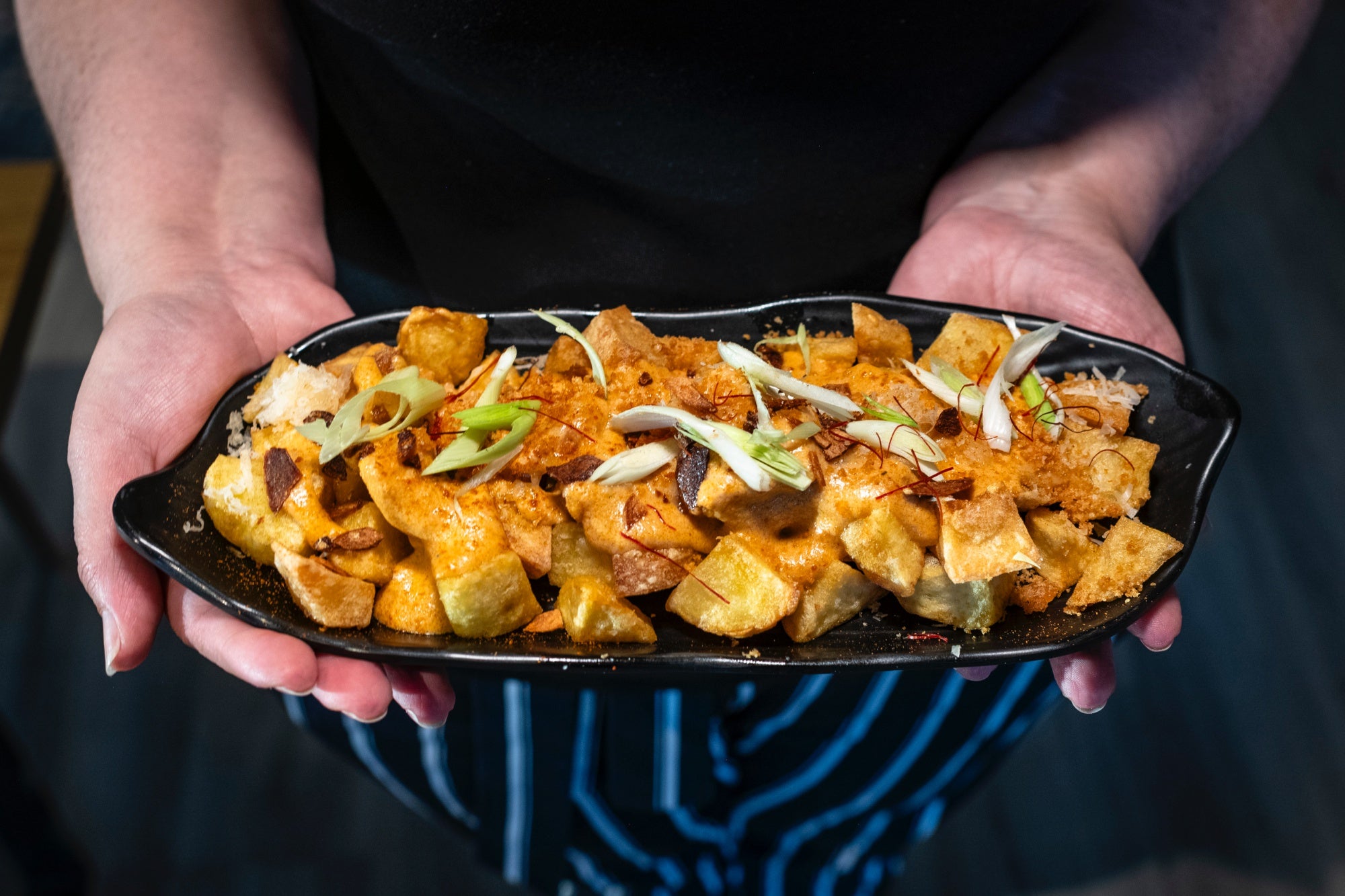 Patatas con almogrote manchego "bravo".