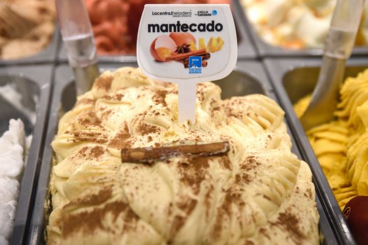 helado de mantecado en la central heladera de ourense