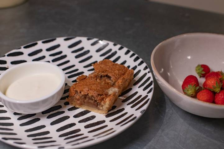 CHEF PABLO LOPEZ. Tarta de nueces con nata montada y fresas