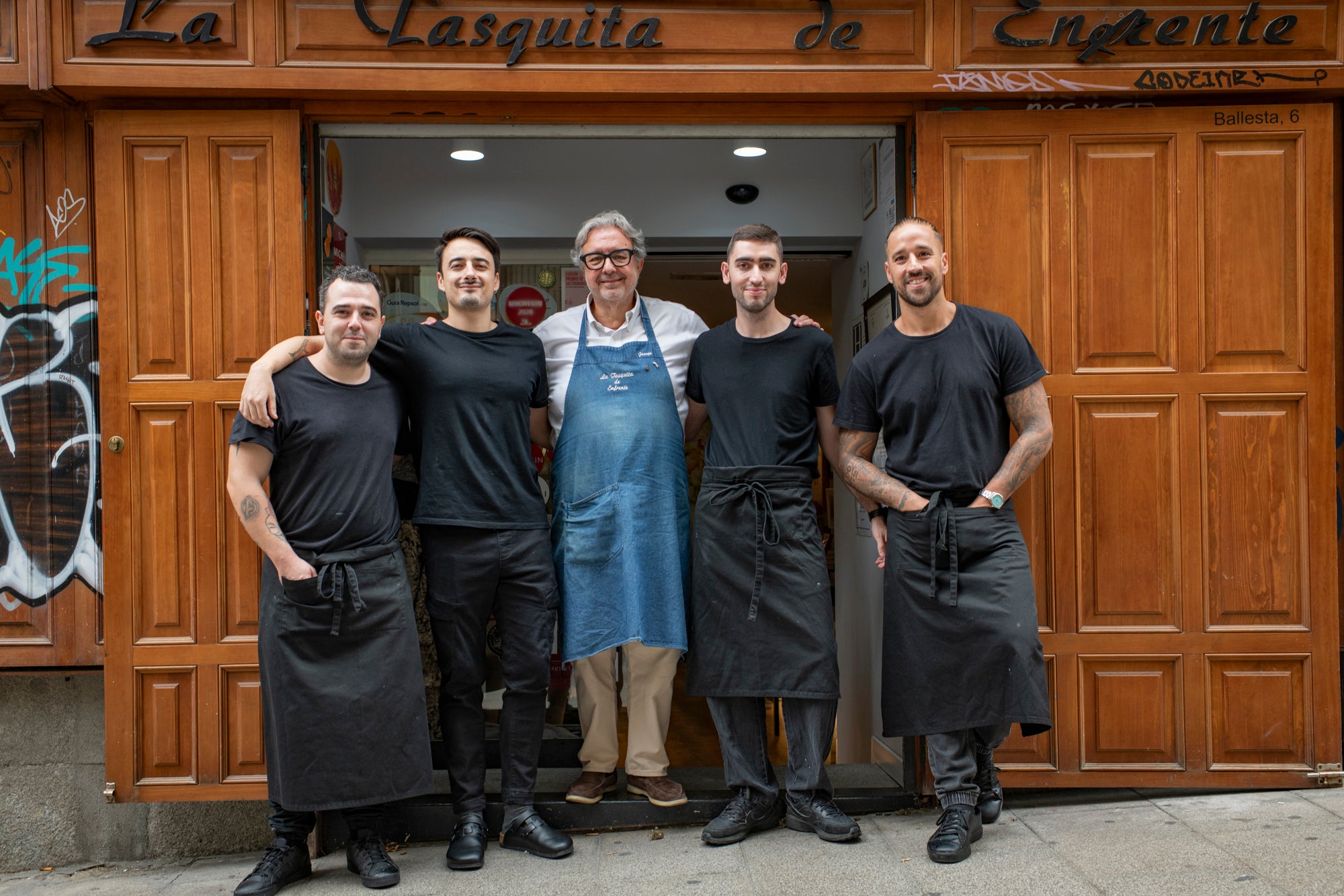 Juanjo López junto a Nacho Trujillo y el resto del equipo.