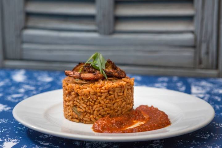 El arroz típico, jambalaya, con langostinos.