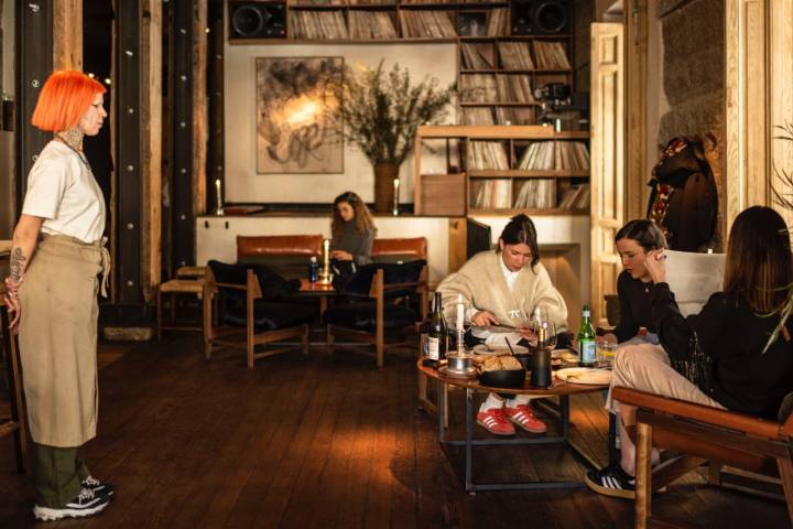 La sala del restaurante es de lo más acogedora.