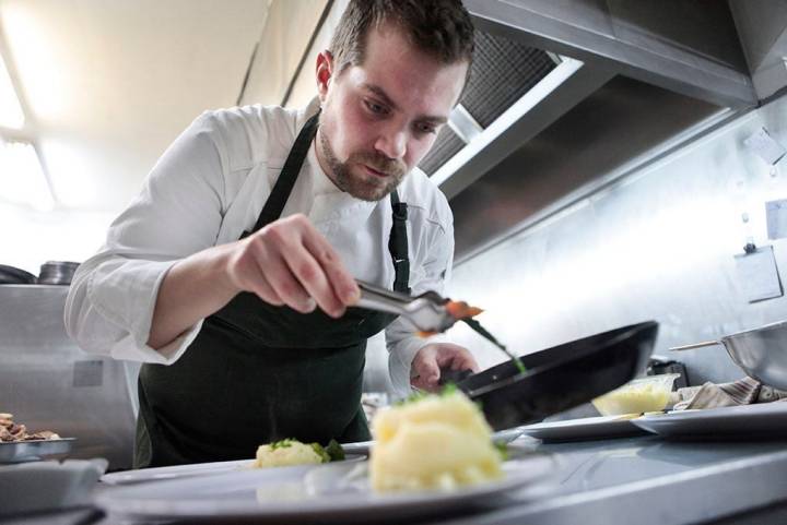 Diego López en las cocinas de 'La Molinera'. Foto cedida.