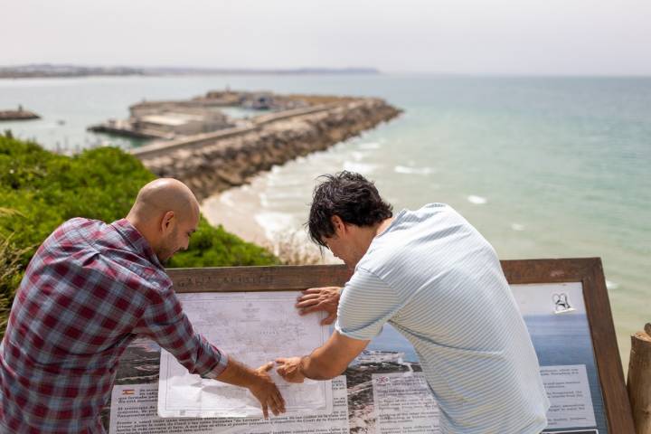 Los cocineros en el Faro de  Roche.