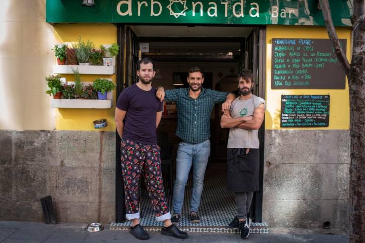 Julio, Jorge y Jose, los tres andaluces que regentan 'Arbonaida'.