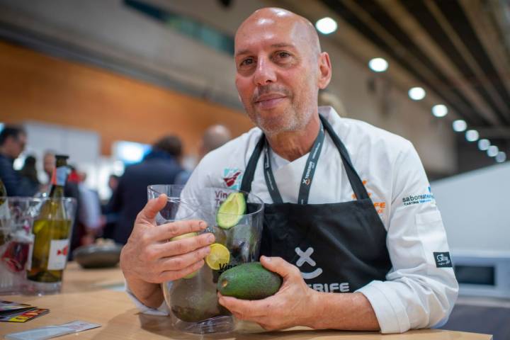 El chef tinerfeño, Isidro Álvarez, ha sido el encargado de sacar partido al aguacate.