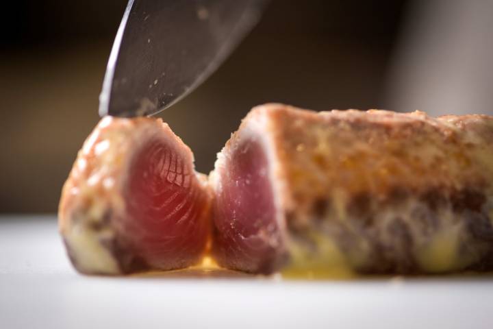 Lomos de atún en escabeche.