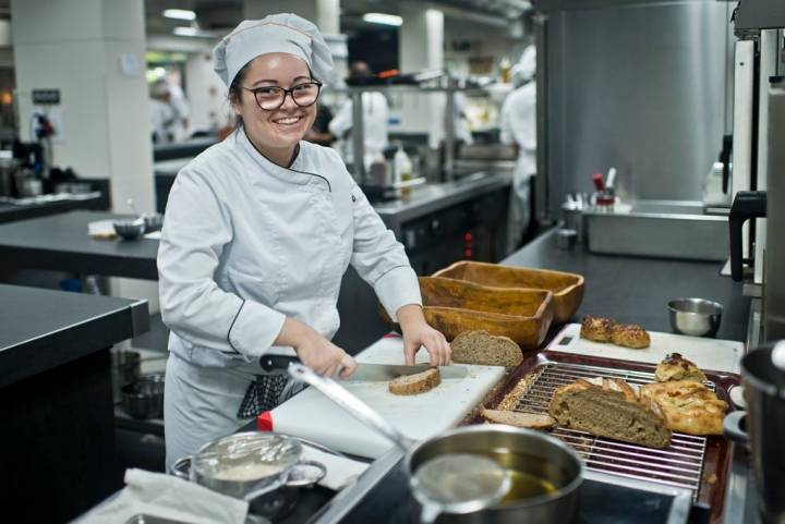 La satisfacción por trabajar al lado de Berasategui se palpa en la cocina.