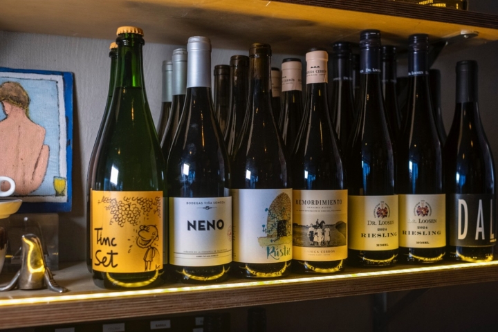 Su carta de vinos propone unas 50 referencias.