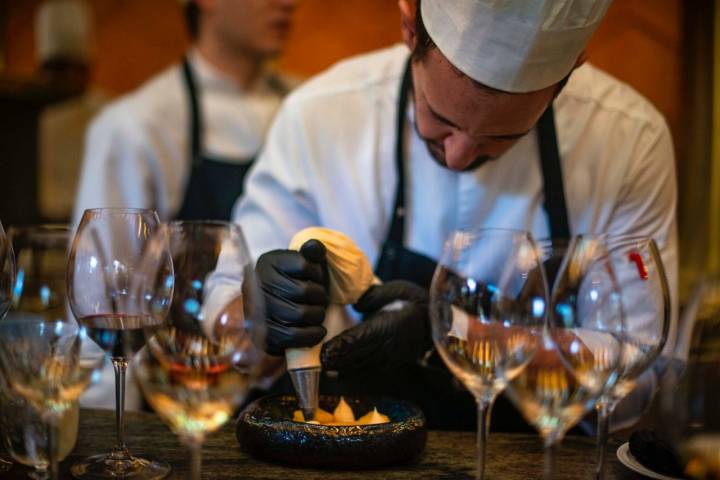 Restaurante 'A Barra': trabajo en la cocina vista