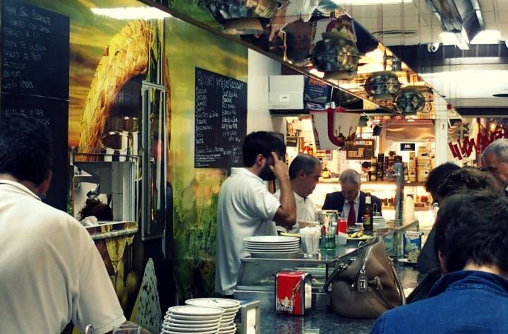 En la barra de Casa Dani también puedes comer de menú.