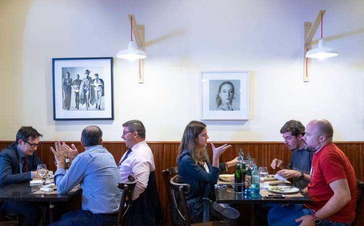 A 'Bogotá' acuden trabajadores y vecinos a comer los platos de siempre.