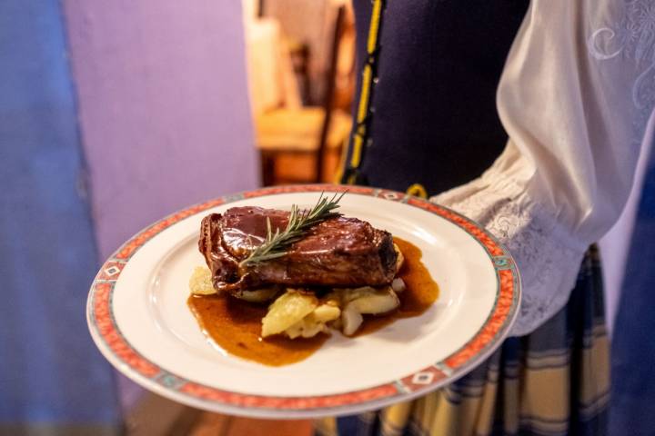 Un plato de ternasco de Aragón, uno de los más típicos de la comunidad.