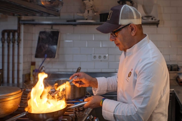 El chef Edwin Rodríguez en la cocina del restaurante Quimbaya (Madrid) El chef Edwin Rodríguez en la cocina del restaurante Quimbaya (Madrid)