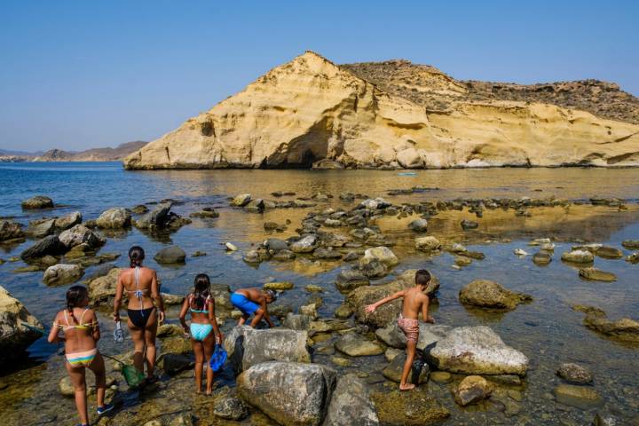 Playa y chiringuito Los Cocedores (Pulpí, Almería) niños