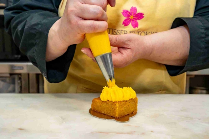 Preparación del postre Ámbar.