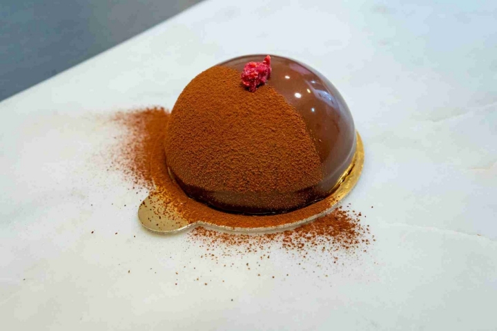 Galápagos, un postre vegano y sin lácteos, con chocolate negro, mandarina y maracuya.