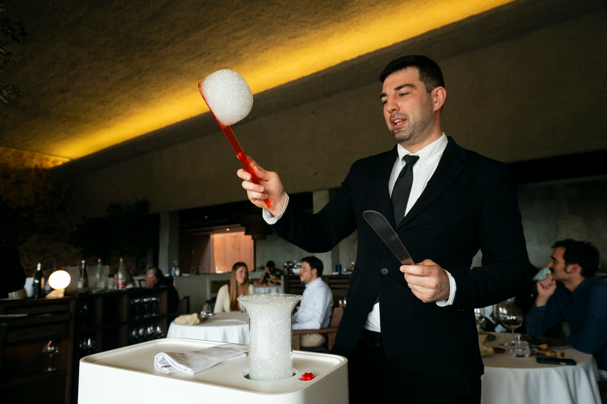 Algunos de los platos más espectaculares se terminan en mesa. 