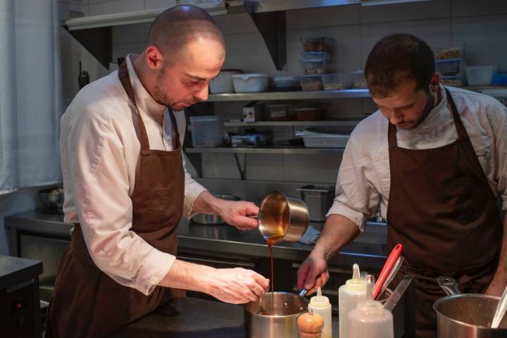 El chef Romain Lascarides en la cocina del restaurante Allégorie