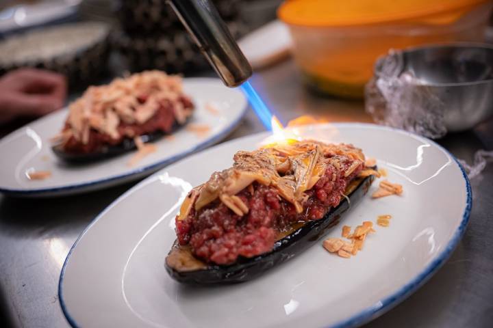 'Steak tartar' con berenjena y 'foie'.